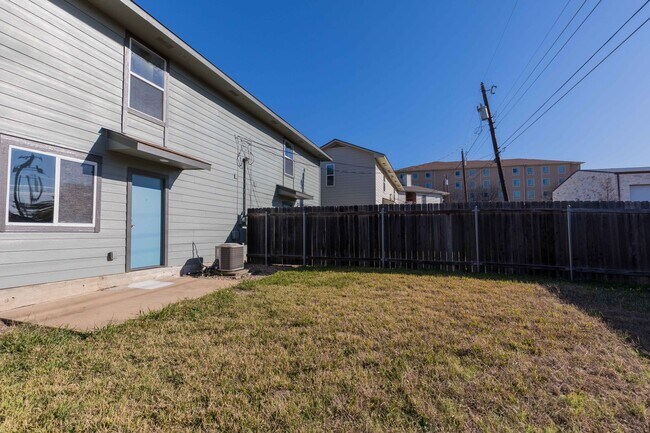 Building Photo - Rawhide Loop, 317/319