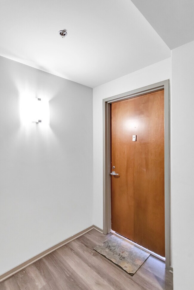 Building Photo - 210 S Desplaines St
