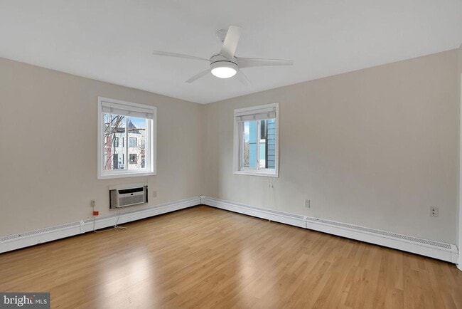 Building Photo - 513 12th St NE