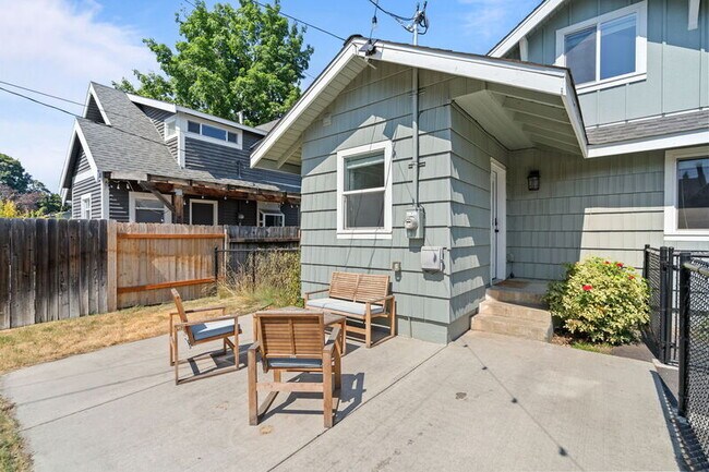 Building Photo - 3704 E 24th Ave
