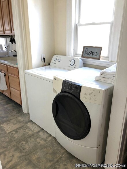 Building Photo - 62 Brock St