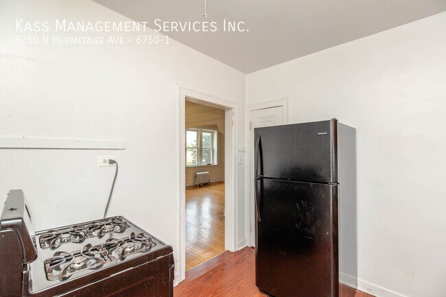 Building Photo - 6750 N Hermitage Ave