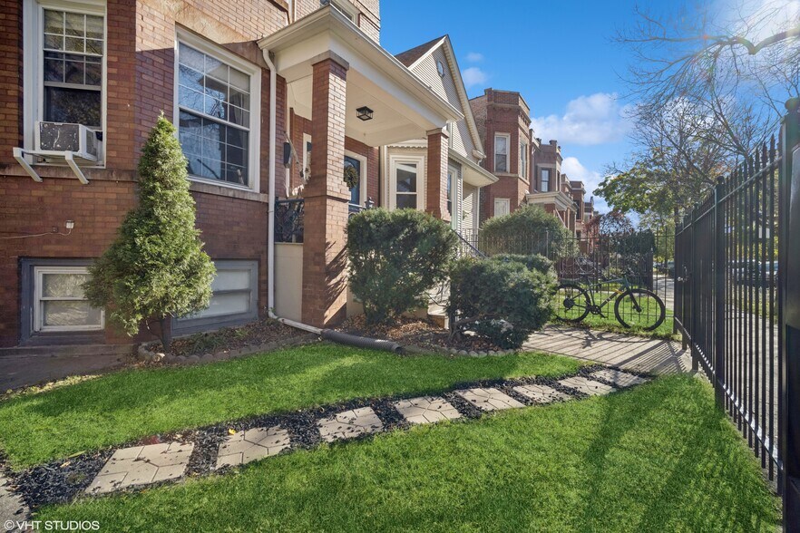 Building Photo - 2439 N Harding Ave