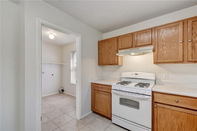 Building Photo - 205 Spring Branch Loop