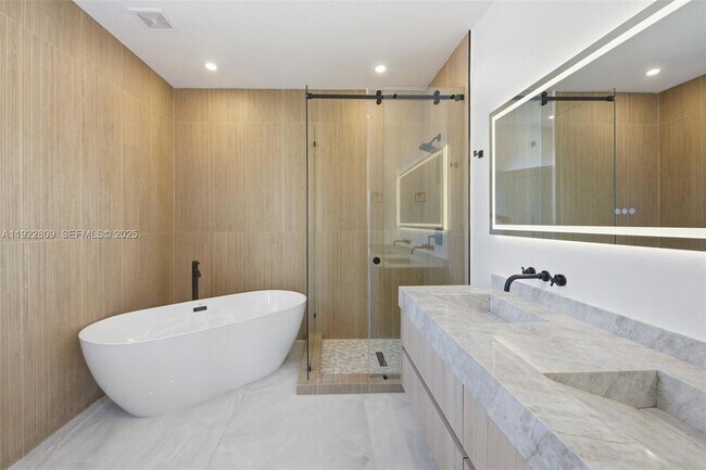 Building Photo - 3111 SW 12th St