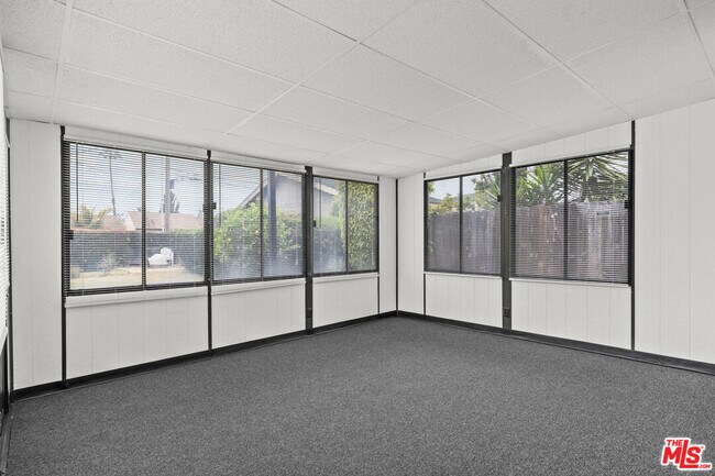 Building Photo - 9829 S 7th Ave
