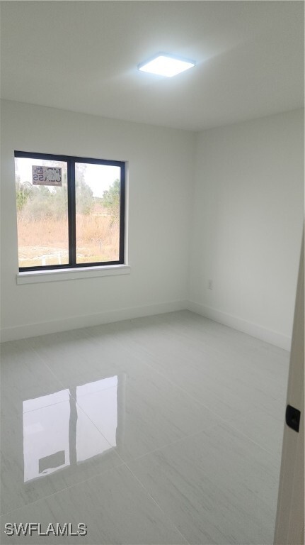 Building Photo - 915 Panda Dr