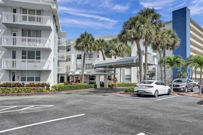 Building Photo - 1913 S Ocean Dr