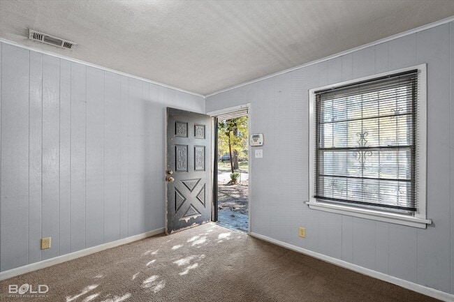 Building Photo - 2754 Lakehurst Ave