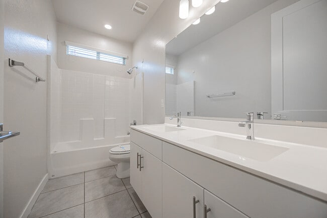 Building Photo - 42381 W Mira Ct