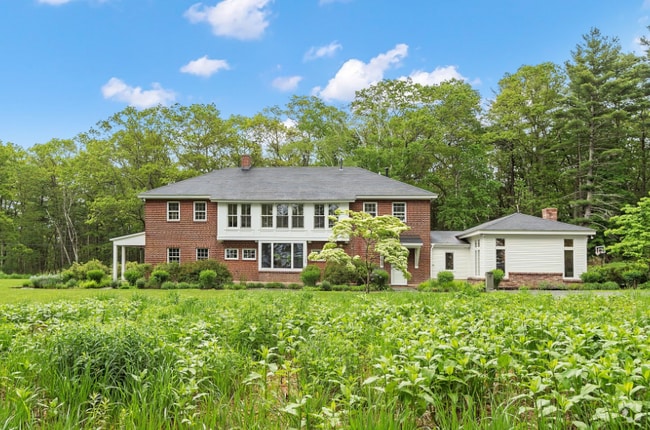 Building Photo - 229 Fairhaven Hill Rd