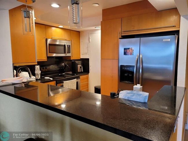 Building Photo - 401 Golden Isles Dr