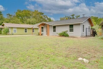Building Photo - 600 Bramble Dr