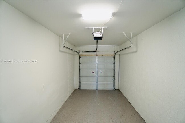 Building Photo - 1505 SW 27th Ct