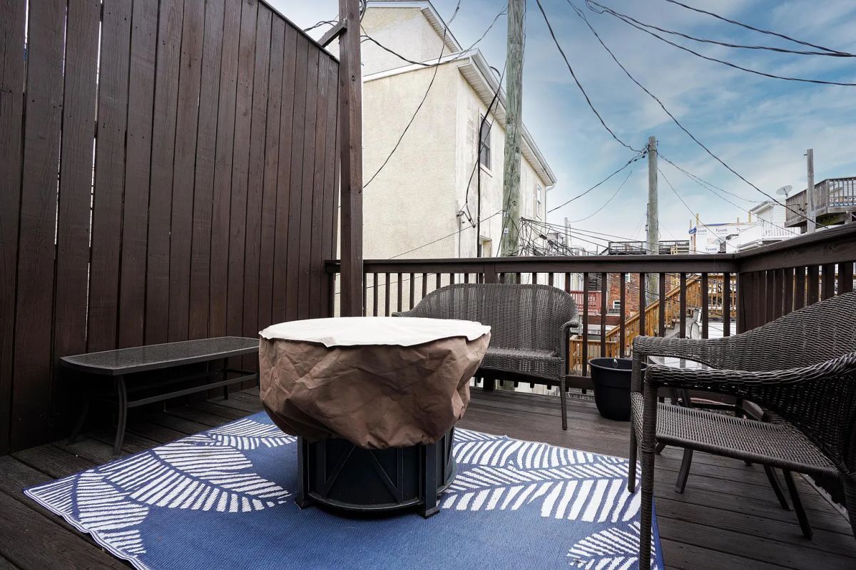 Building Photo - 22 E Heath St