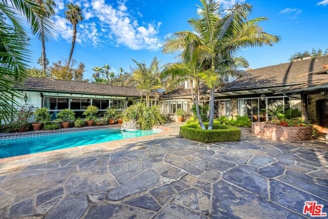 Building Photo - 829 Whittier Dr