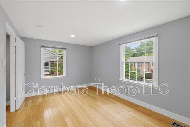 Building Photo - 5713 Independence Cir