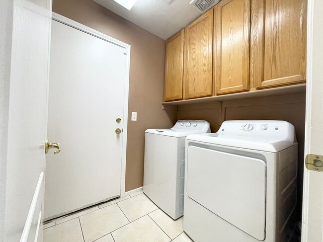 Building Photo - Nice 1-Story Single House