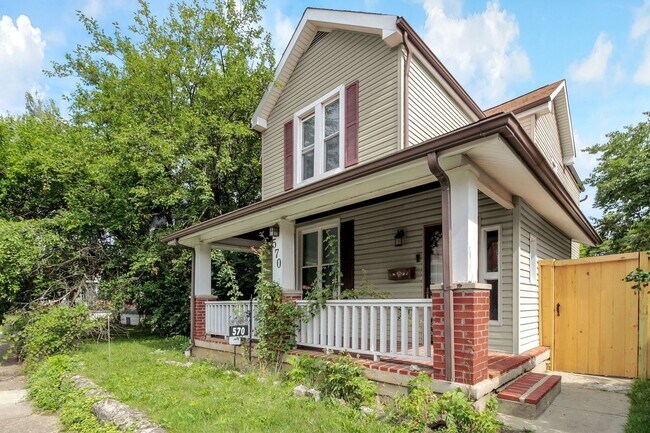 Building Photo - 570 Southwood Ave