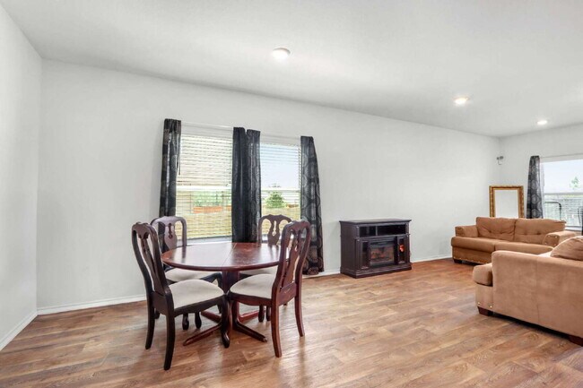 Building Photo - "Spacious 5-Bedroom San Antonio Gem with G...