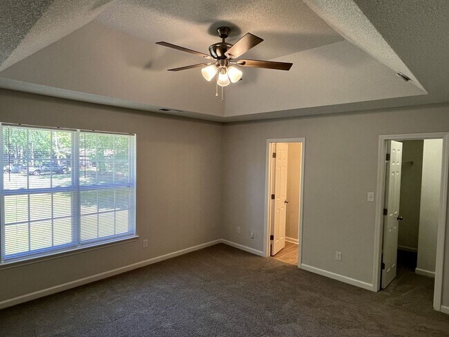 Building Photo - Updated 4 Bed Home in North Charlotte