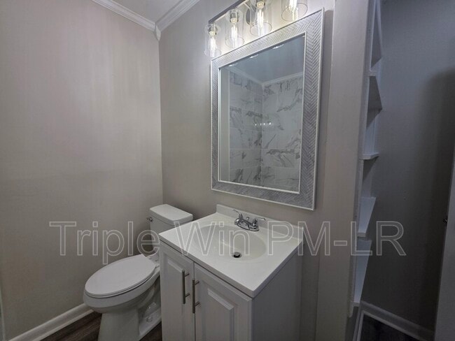 Building Photo - 608 W Martin St