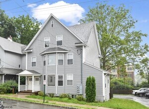 Building Photo - 15 Olyphant Pl