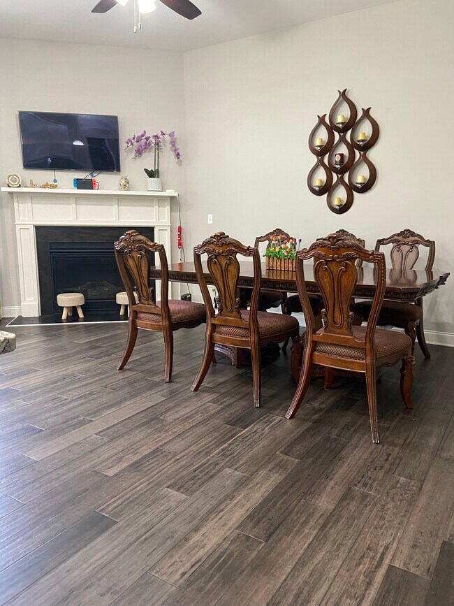 Building Photo - 5508 Cameron Parc Dr