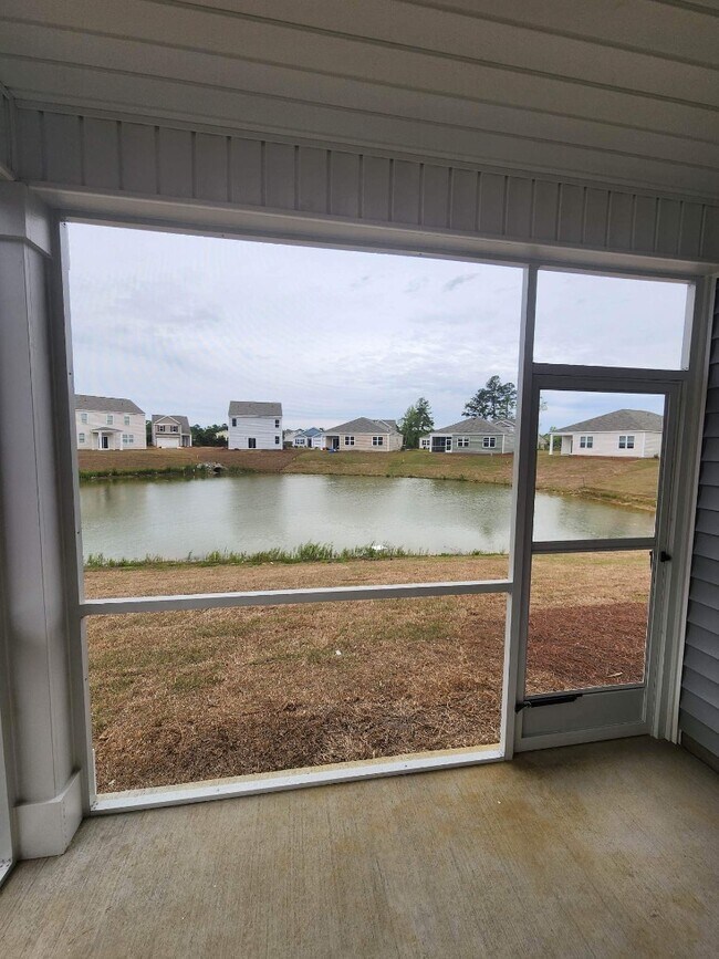 Building Photo - 323 Vaccaro Dr
