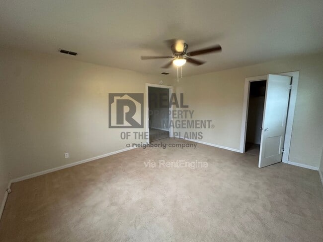 Building Photo - 3813 S Washington St