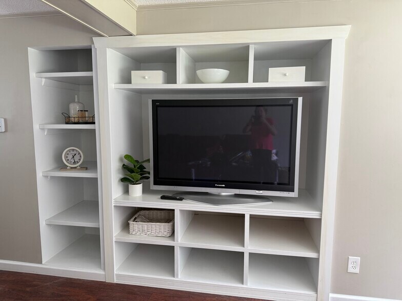 Building Photo - 200 Maple Rd