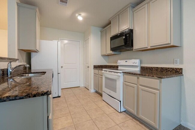 Building Photo - 22538 Cloverland Field Dr