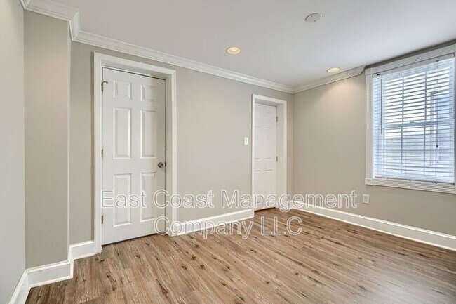 Building Photo - 1122 Scott St