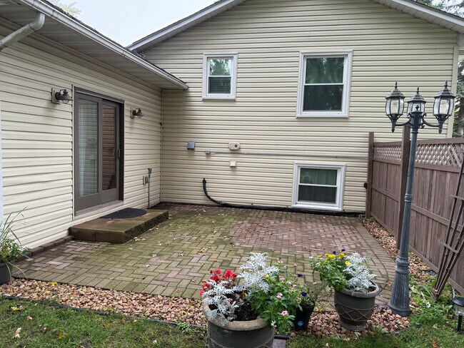 Building Photo - 15350 Drexel Way