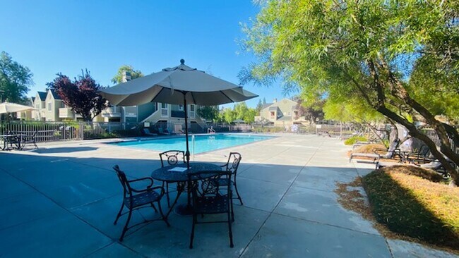 Building Photo - Spacious Lower Level, 2BD/2BA Condo Unit, ...