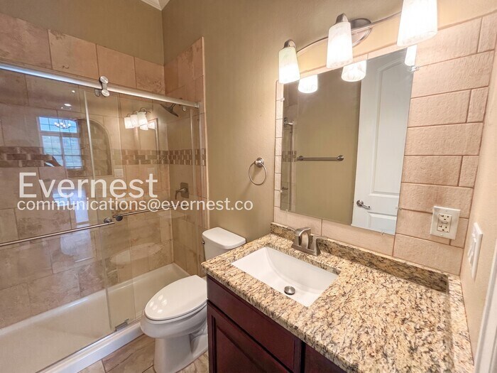 Building Photo - 21208 Oak Dale Dr