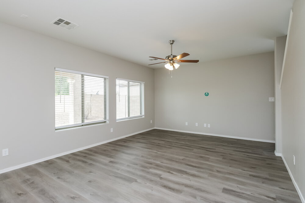 Building Photo - 153 E Dry Creek Rd