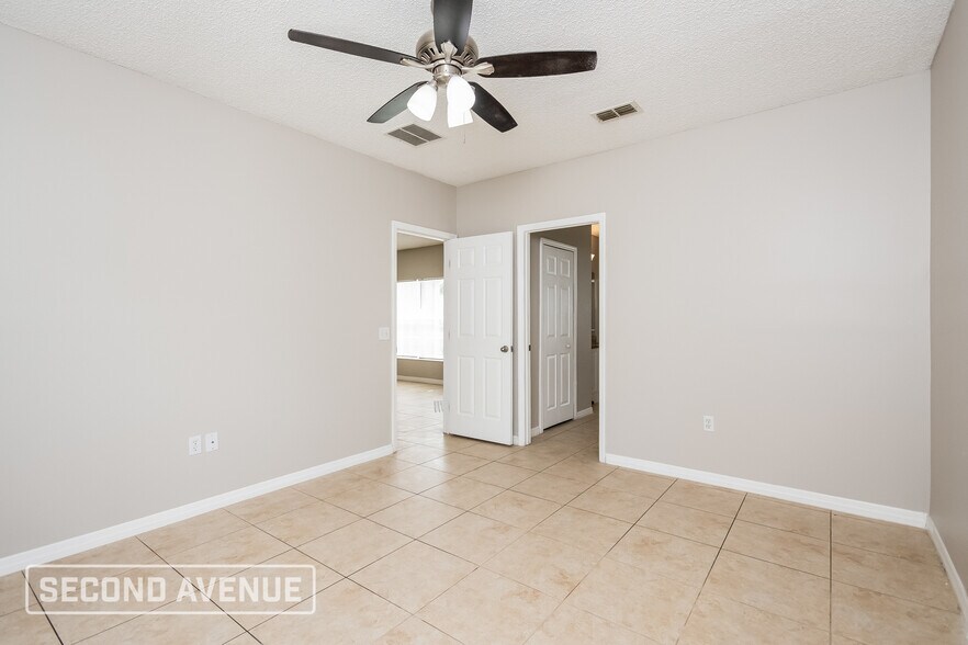 Building Photo - 623 Cotulla Dr