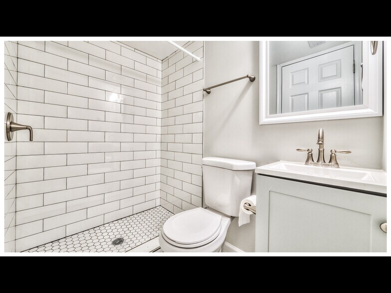 Building Photo - 3336 W Caton Ave