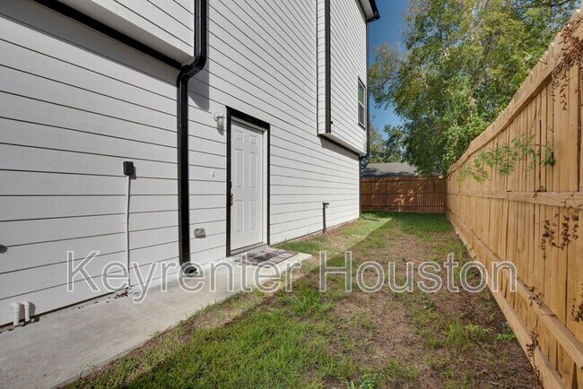 Building Photo - 7954 Sayers St