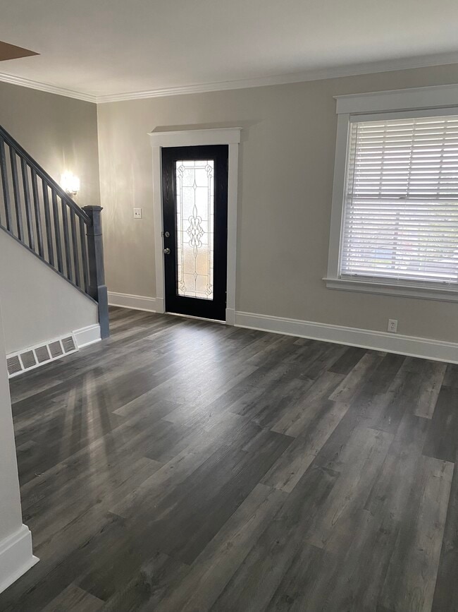 Building Photo - 2303 Center St