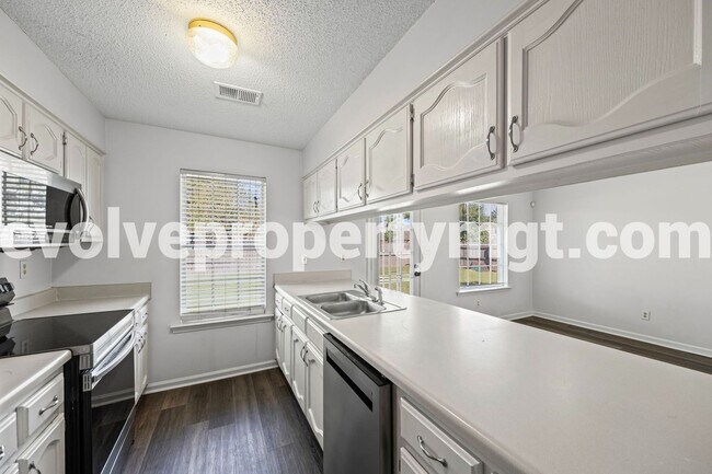 Building Photo - 8608 Port Douglas Dr