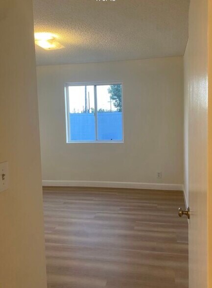 Building Photo - 1519 N Mariposa Ave