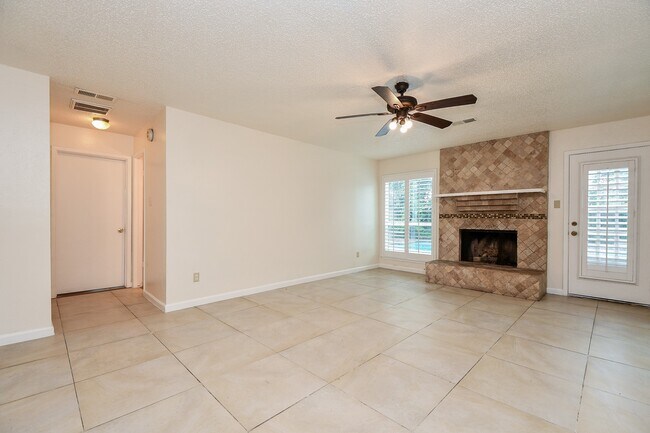 Building Photo - 3102 Timber View Dr