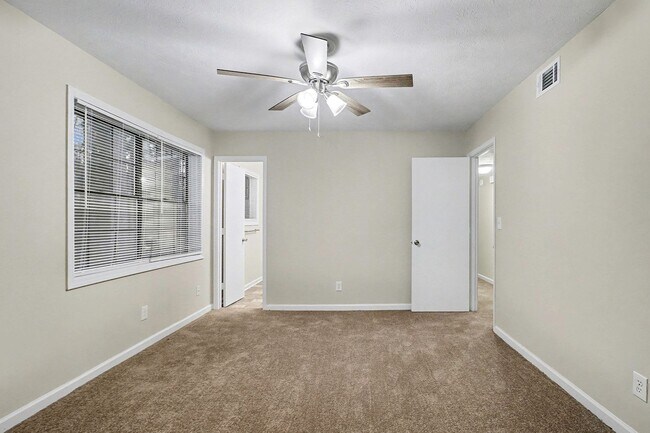 Building Photo - Renovated 3 Bedroom 2 Bath Home