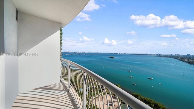 Building Photo - 1750 N Bayshore Dr