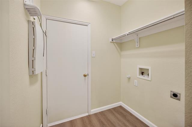 Building Photo - 2616 Cove Dr