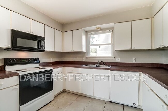 Building Photo - 3655 Willow Run Dr