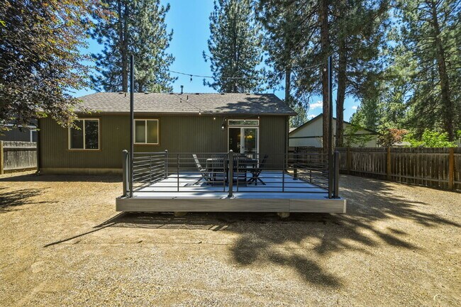 Building Photo - Furnished 3-Bedroom Home in Southwest Bend with Yard Care Included