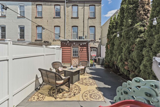 Building Photo - 7 Whitman Ave